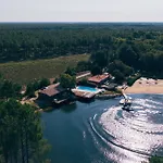 Avec Vue Sur Le Domaine De Pitrot